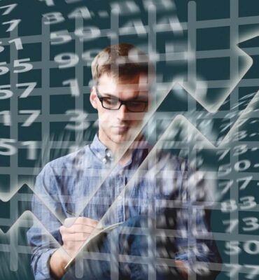 Cómo-establecer-una-buena-política-de-precios Marketer fijando precios